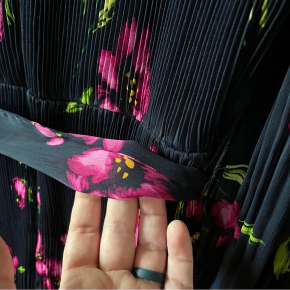 DKNY Printed Pleated Faux-Wrap Dress Navy with Pink Floral Size 8 - Picture 13 of 14